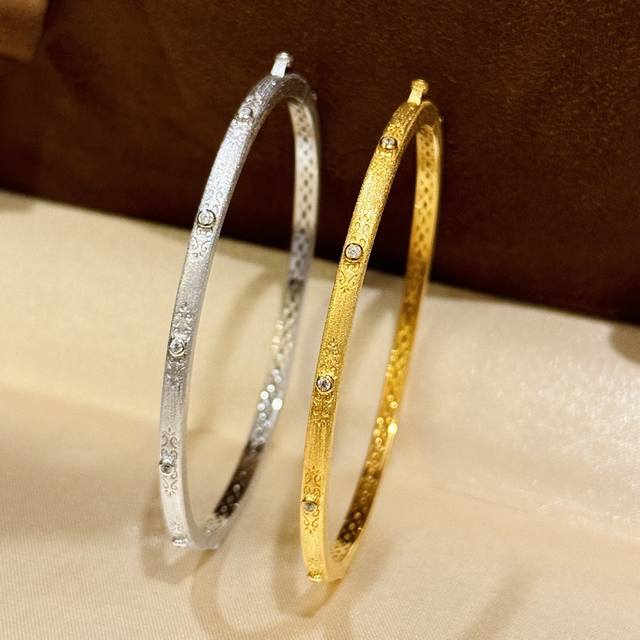 A5794 Independent Designer Piece, Trending In The Fashion Scene, Exquisite, Ten