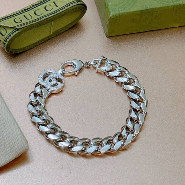 Latest Release: Gucci Classic Bracelet. The Design And Quality Are Absolutely To