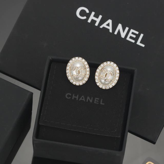 Ch Nel Chanel Small Chanel Oval Double C Classic Romantic Design With Multiple S
