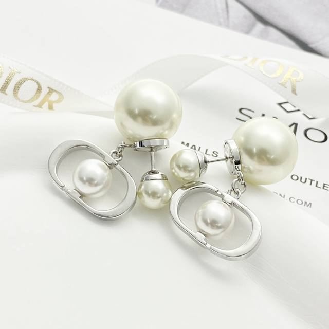 Today's New Arrival, Code E2591 0257820 Dior Ear Studs, Hot-Selling New Arrival.