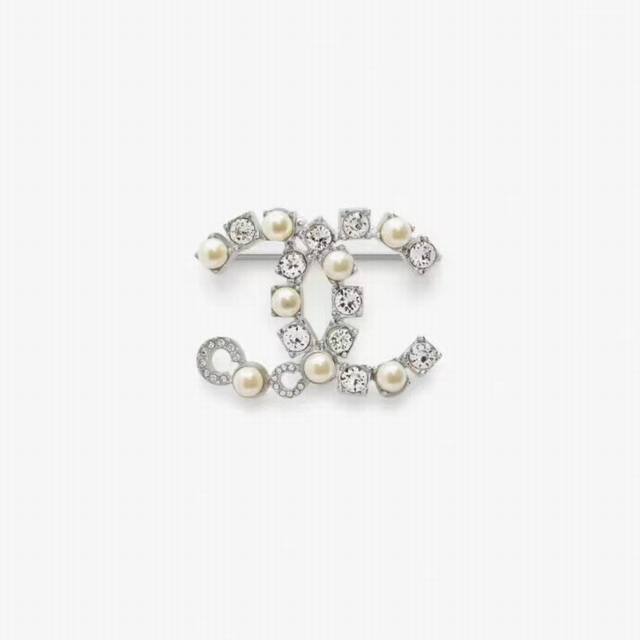 Chanel25S Silver Double C Brooch Pearl And Crystal Alternating Inlay, Forming Th