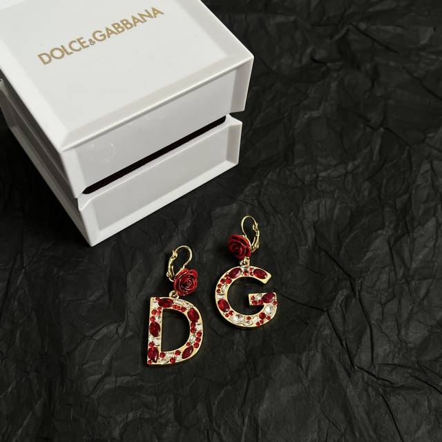 Dolce&Gabbana Dg Letter Runway Earring! Decorated With Brass Material, Intricate