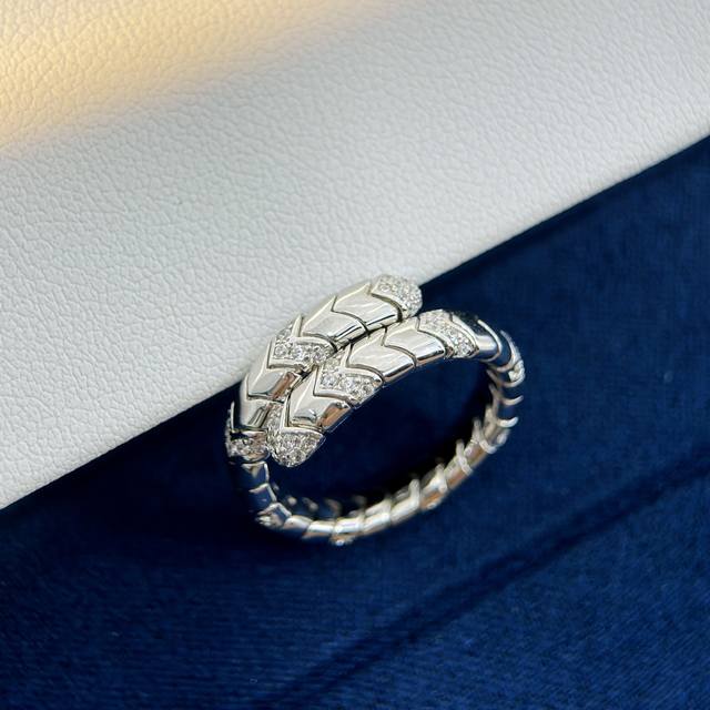 A2636 Hot New Arrival: Snake Bone Ring, Perfect For Everyday Wear. Crafted With