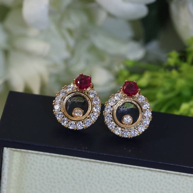Chopard Choard Ard High Version Chopard Earrings The Diamonds Are Embedded Withi