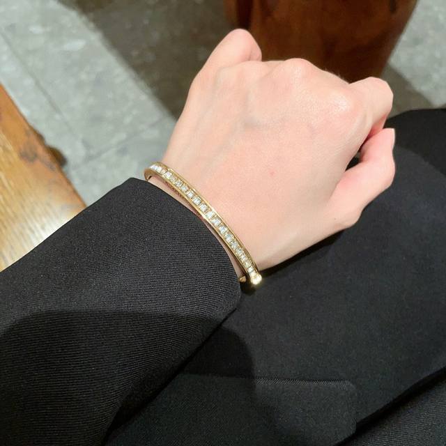 Hot-Selling Dior Dior Crystal Bracelet, Same Material As The Store Version, A Mu
