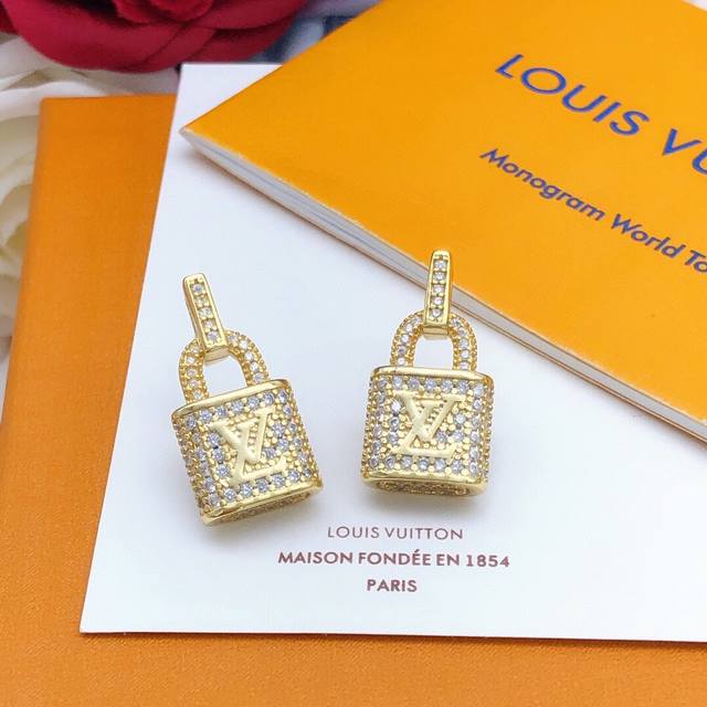 Model No. Led0031 Lv's Latest Lock-Style Stud Earrings With Diamonds, Consistent