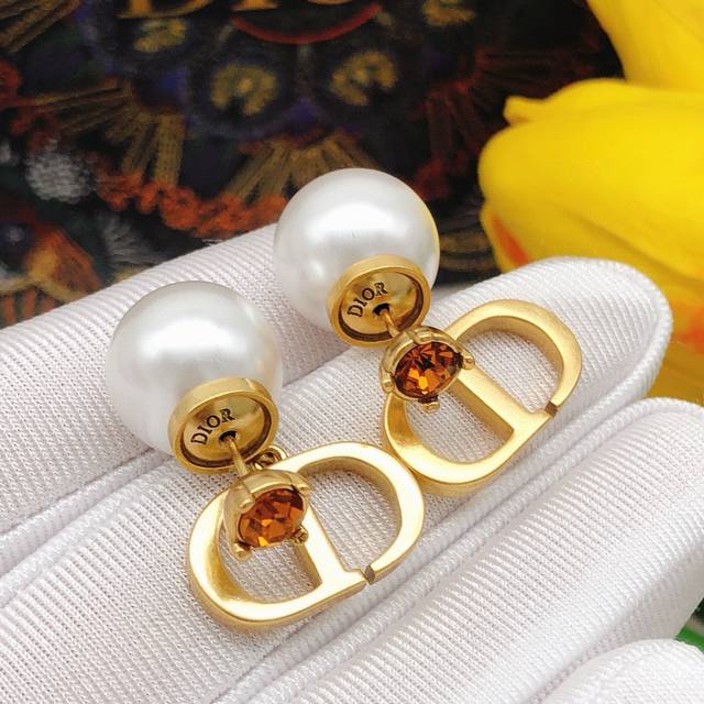 Code Ded0412 Dior Cd Classic Pearl Stud Earrings And Earrings