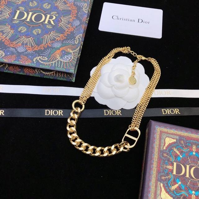 Dior New Arrival At The Counter This 30 Montaigne Necklace Features An Asymmetri