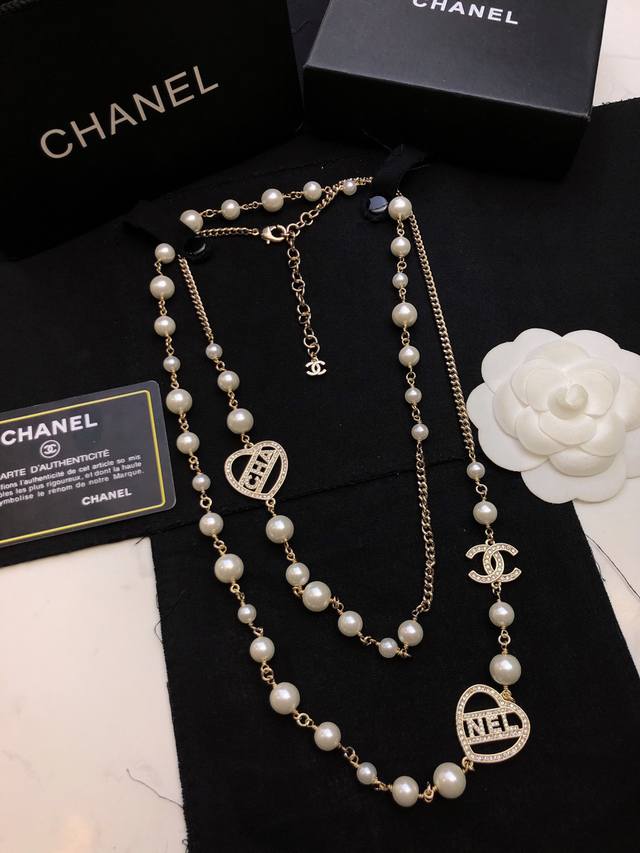 New Arrival New Chanel Double C Gold-Plated Heart-Shaped Long Necklace Craftsman