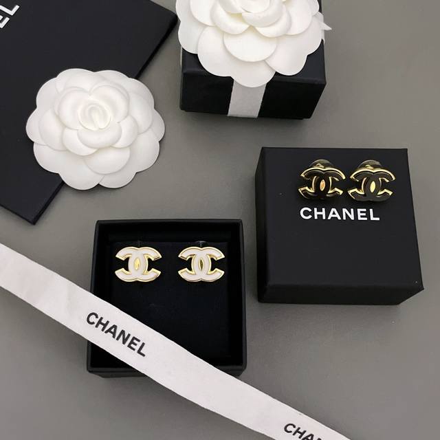 Our Product: Rich C-Shaped Ear Studs, Z 4800. Must-Buy! Perfect For Everyday Sty