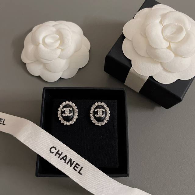 Our Exclusive Design: Fragrant Circle Diamond Lambskin Ear Studs Z 4100. This Pi