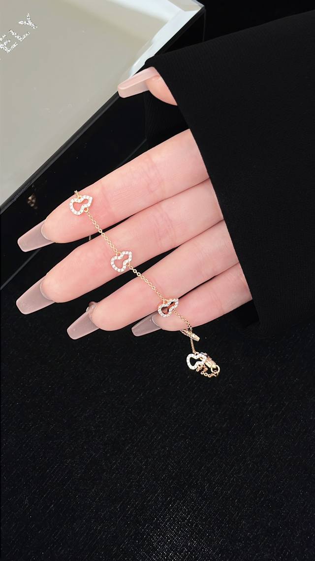 Qilin Small Gourd Bracelet,The Color And Finish Are Identical To Those In The St