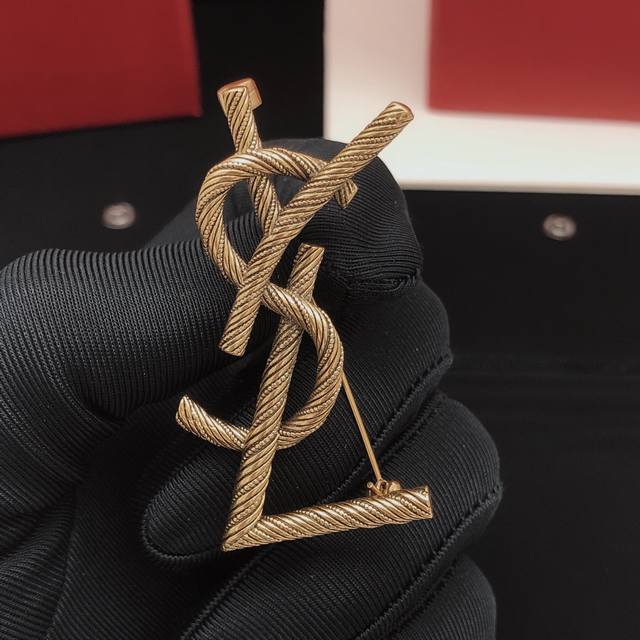 Id Yxz0012 Antique Gold Saint Laurent Vintage Twisted Brooch Classic New Arrival