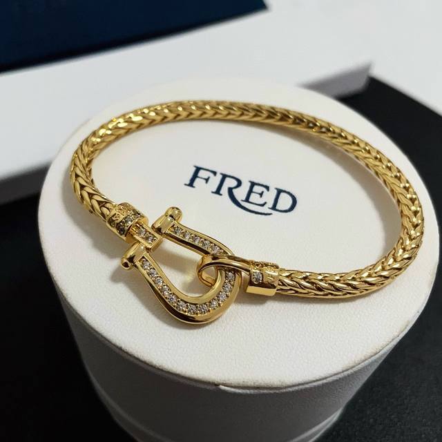 Trending Fred Full Diamond Horseshoe Buckle Bracelet, Classic And Versatile, A M