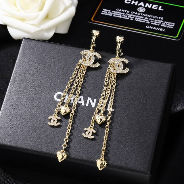Chanel New Pearl Earrings Every Detail Is Meticulously Crafted. This Design Is A