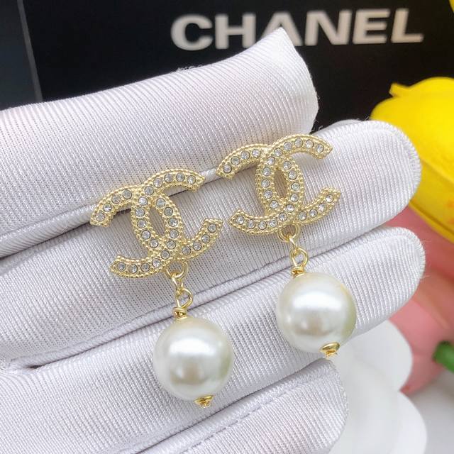 Id Xed0041 Chanel Double C Pearl-Dangling Diamond-Studded Gold Earrings Classic