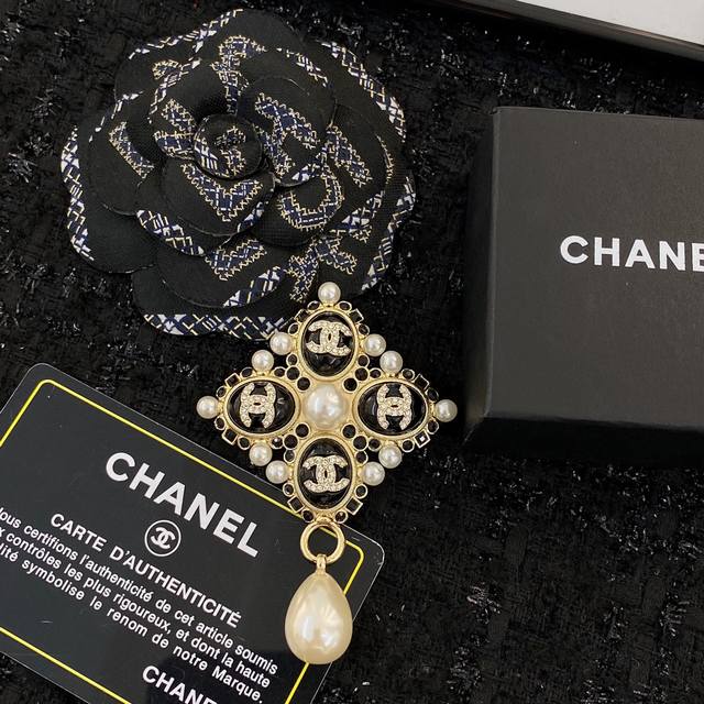 Code A425 Best-Selling Brooch Now Available! Exclusive High-End Quality, Authent