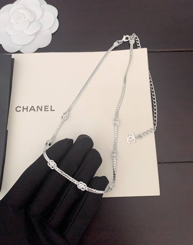 Ch*Nel Latest Platinum 7-Flower Cc Necklace, Zp Brass Material