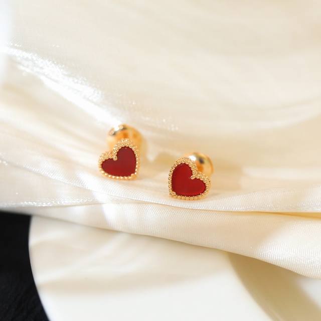 Red Heart Stud Earrings: The Small Red Heart Needs No Introduction