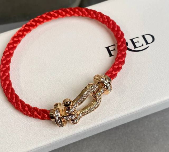 Fred - A Must-Have Red String Bracelet For Everyone! Full-Diamond Horseshoe Clas