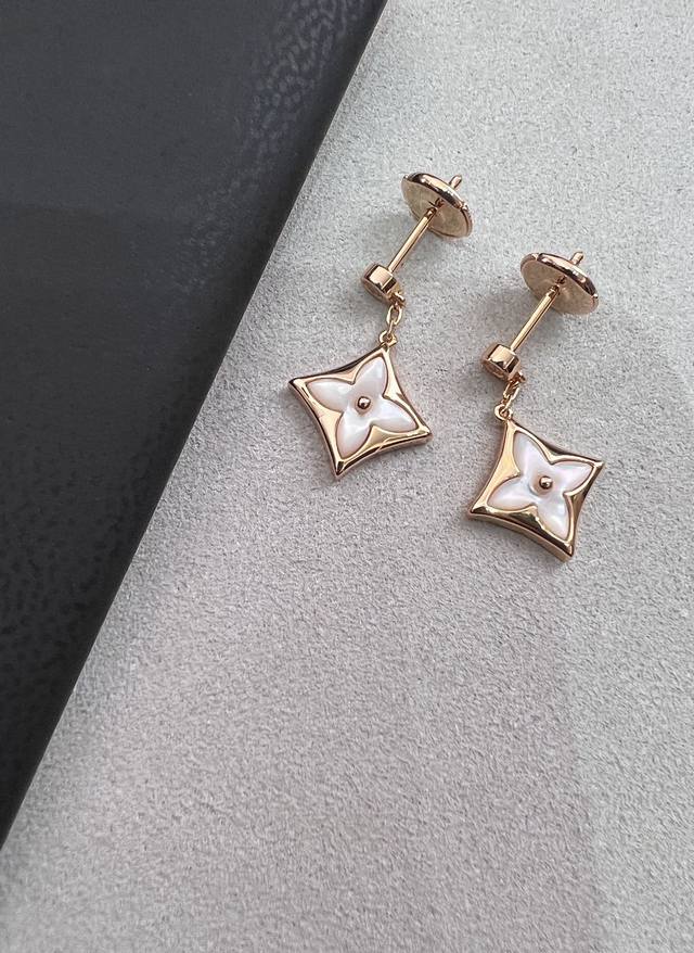 D Color Blossom Bb Series White Mother-Of-Pearl 3D Flower Earrings, Inspired By