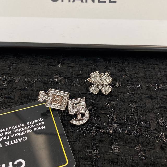 Code A399 Popular Brooch Design Now Available! Exclusive High-End Quality, Authe