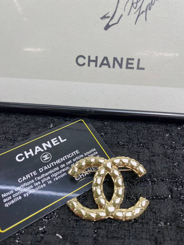 Code A379 Brooch Bestseller Now Available! Exclusive High-End Quality, Authentic