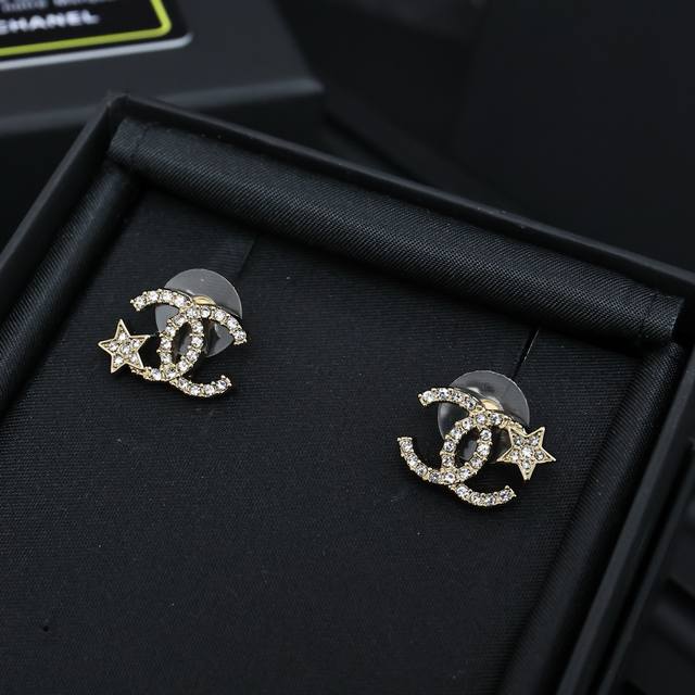 Chanel Full-Diamond Star Earrings Perfect For Everyday Styling! This Star Earrin
