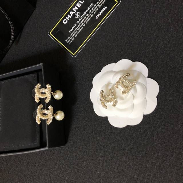 Premium-Grade Chanel Pearl Earrings Chanel Early Autumn Pearl Earrings Authentic