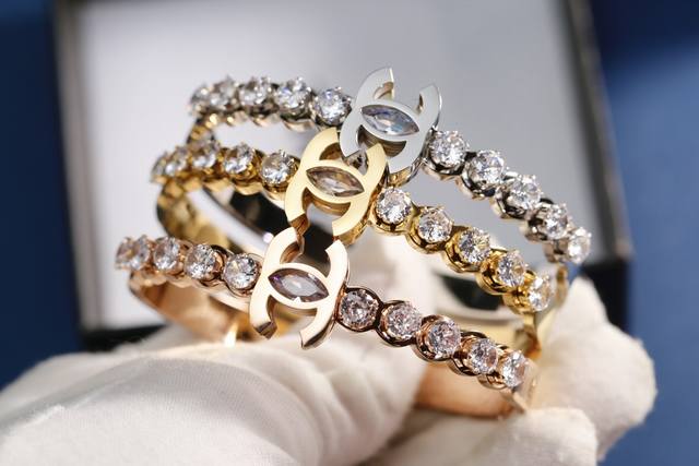 Xiangjia Bracelet With Diamonds, Sparkling And Shiny Three Colors: Gold, Silver,