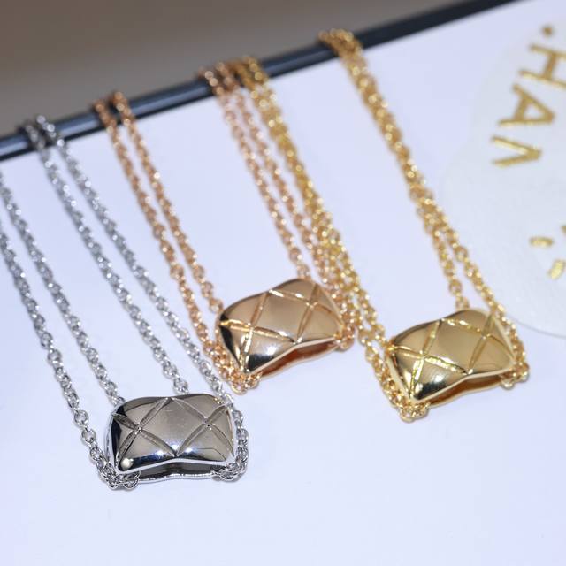 Diamond-Free Necklace: Chanel Coco Crush Series Necklace, Diamond-Patterned Desi