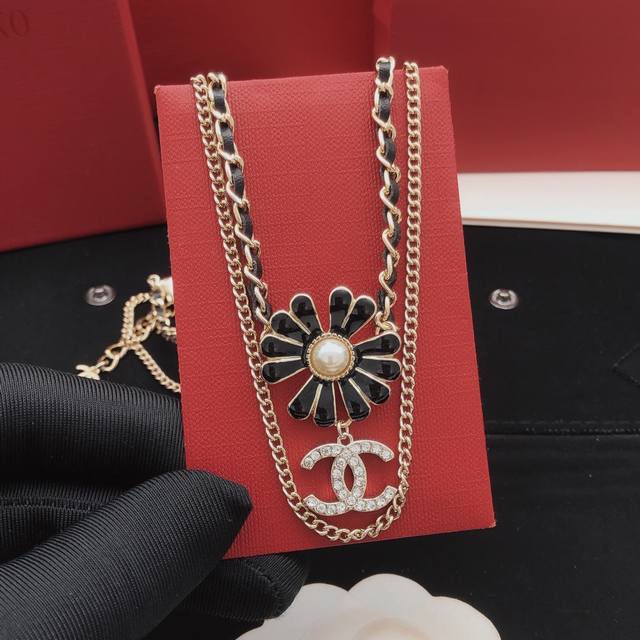 Ch*Nel's Latest Leather Flower Necklace, Made Of Consistent Zp Brass Material, T