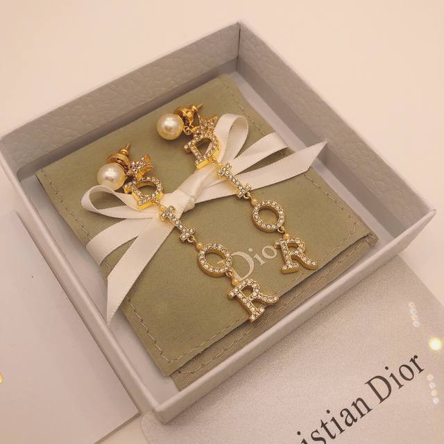 New Arrival Authentic Dior Letter Fringe Star Ear Studs With Pearl, Same Brass M