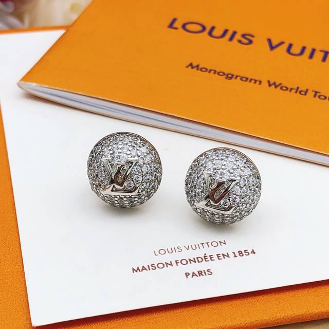 Lv* Latest Round Silver Diamond-Studded Ear Studs, Made From Zp Brass Material.