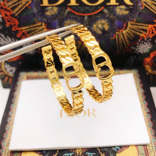 Dio* Latest Round Moon Earrings, Zp Brass Material