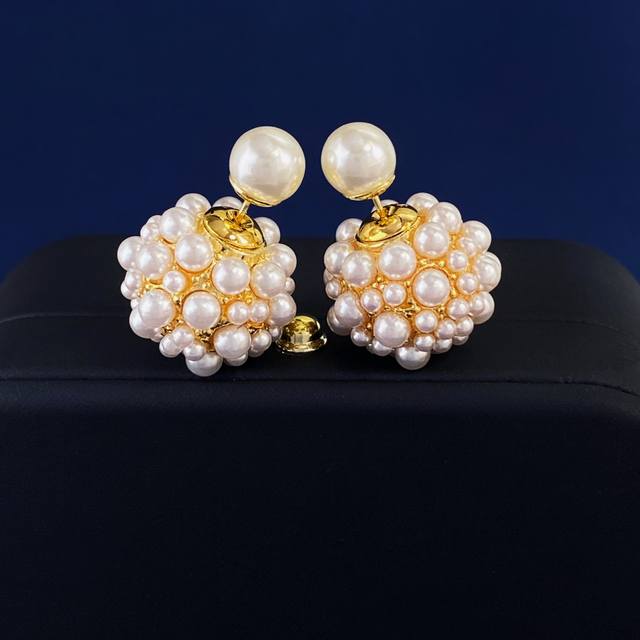 Dior European And American Style Fashion Pearl-Adorned Earrings With Metal Balls
