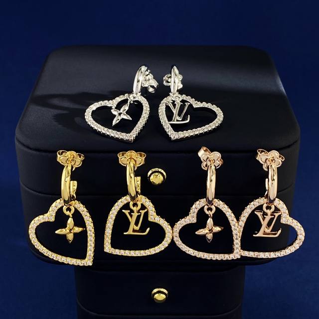 Lv Louis Vuitton High-End Luxury Fashion C-Ring Pendant With Lv Letter Cross-Hat