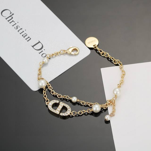 Dior Cd Letter Bracelet Features Gold As The Main Color, Adorned With Letters An