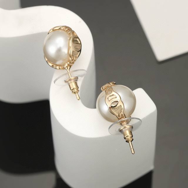 Ch Nel Chanel Double C Round Pearl Classic Romantic Design, Versatile And Eye-Ca