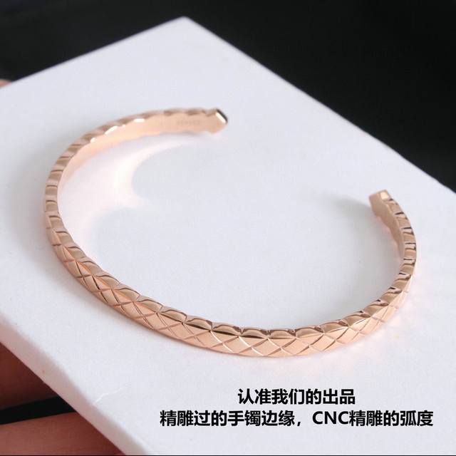 Premium Version Chanel Diamond-Quilted Bracelet Coco Crush. This Design Is A Mus