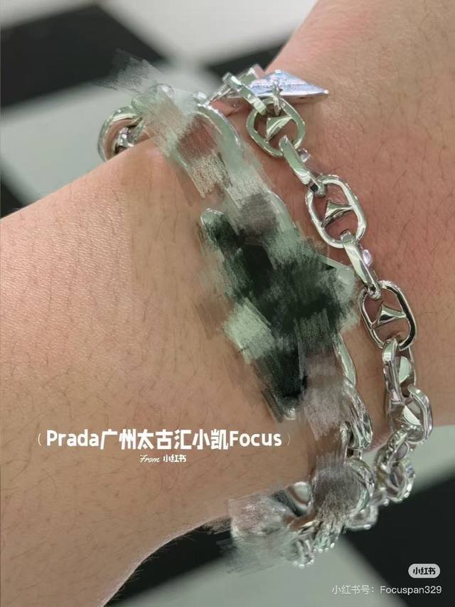 Prada Handmade Bracelet, New Arrival, Exquisite And Timeless, Making A Grand Deb