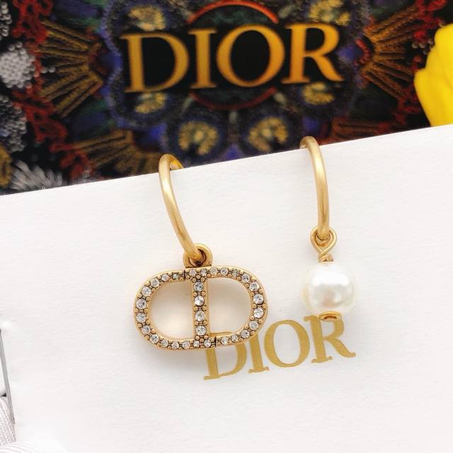 Code Ded0217 Dior Original New Ear Hook With Micro-Set Diamonds And Cd Pearl Ear