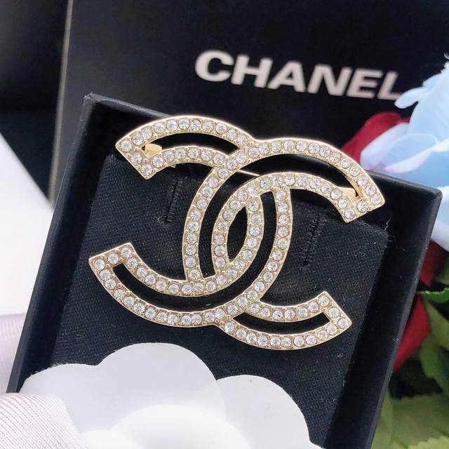 Id Xxz0009 Finally Arrived! Chanel's High-End Double C Brooch With A Hollow Desi