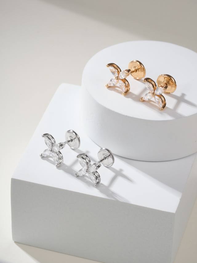 T Victoria Series ~ Sparkling Diamond Earrings, With Brilliant Light Flowing Thr