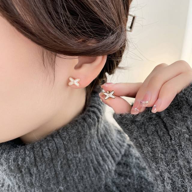 Green Pearl 15 Shangmei Classic White Pearl Cross Earrings, Joyful Earrings, Whi
