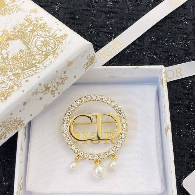 Code A439 0952840 Dior Stunning Brooch, Hot-Selling New Arrival. Large Logo Pear