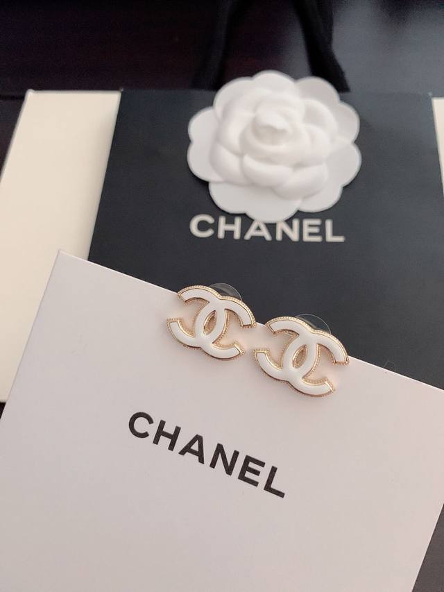 Ch*Nel Latest White Cc Ear Studs, Consistent Zp Material, 060070.