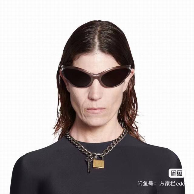 Balenciaga Vintage Necklace. Simple And Elegant, With A Luxurious Gold Finish. P