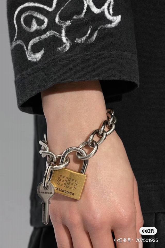 Balenciaga Vintage Bracelet - Simple And Elegant, With A Luxurious Gold Finish T