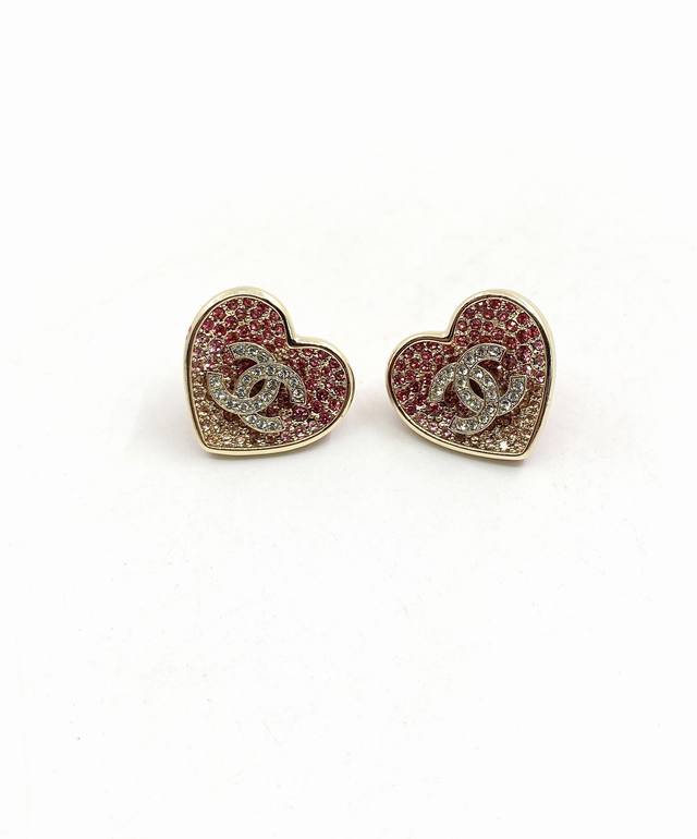 Chanel Latest Full Diamond Heart Gradient Pink And Gray Ear Studs, Consistent Zp